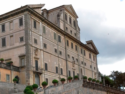 Vue latérale de la Villa Aldobrandini à Frascati.