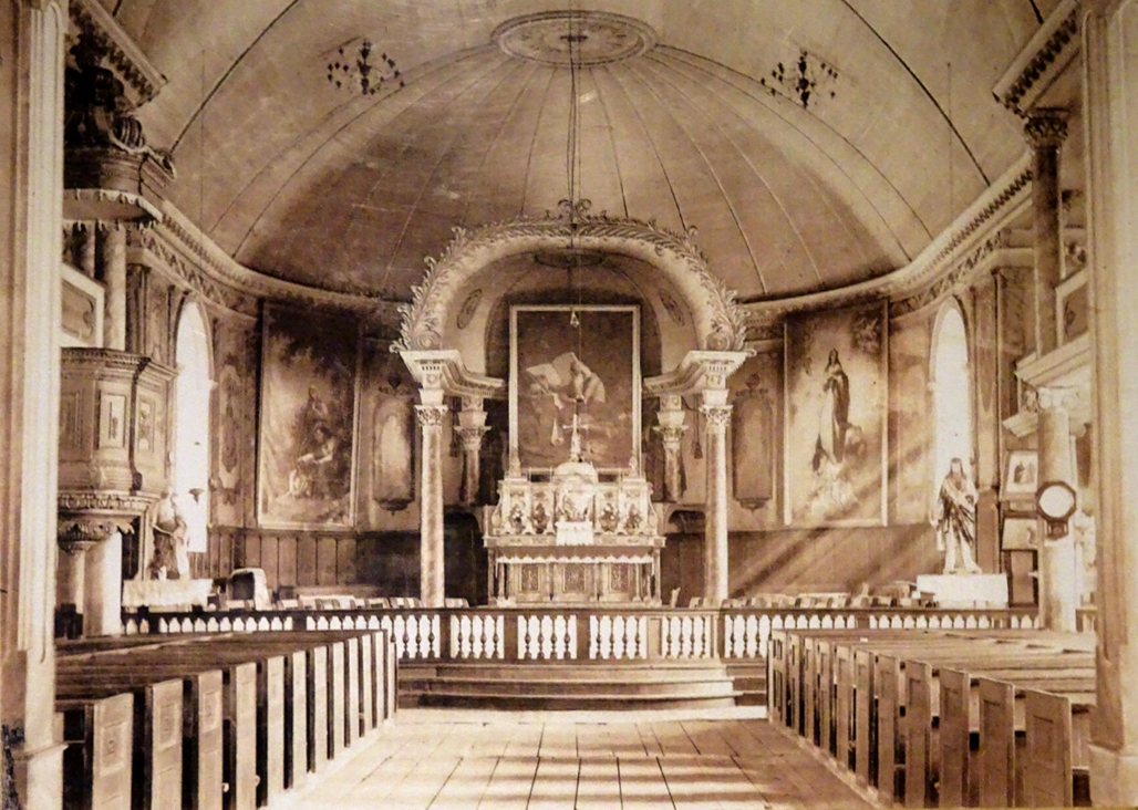Photographie de l'intérieur de la première église de Saint-Jérôme inaugurée en 1839